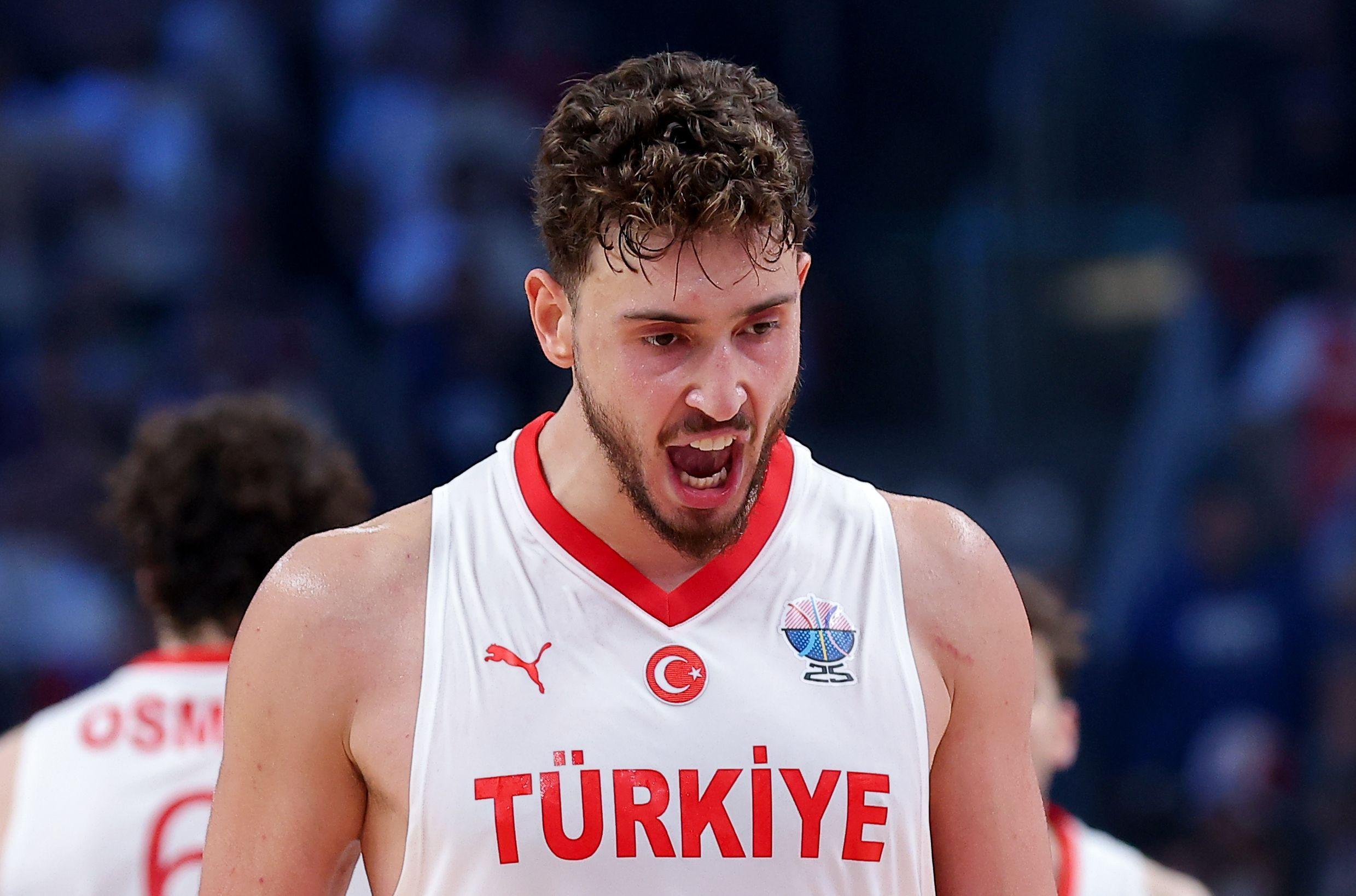 瑕不掩瑜！申京爆砍24分16板6助2帽&amp;amp;9进攻板 罚球还有进步空间